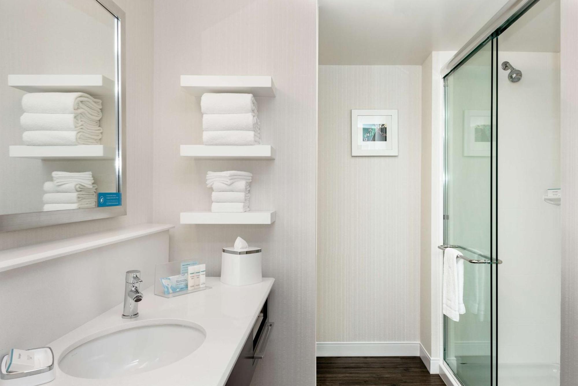 Hampton Inn & Suites By Hilton Seattle/Northgate Dış mekan fotoğraf