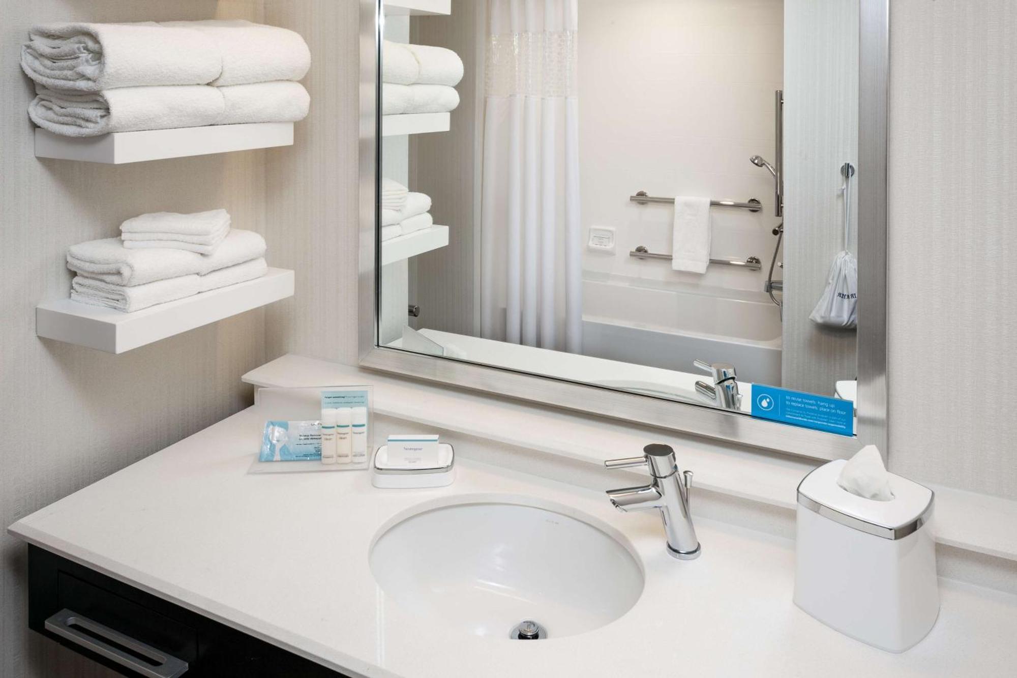 Hampton Inn & Suites By Hilton Seattle/Northgate Dış mekan fotoğraf